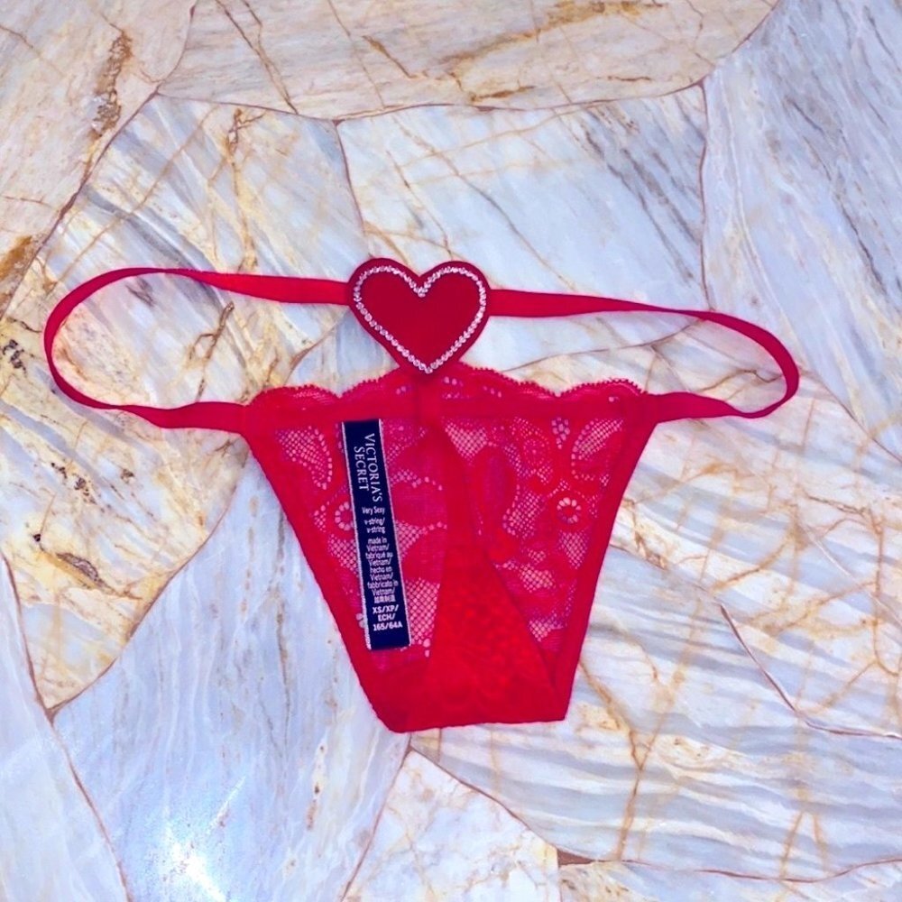 VS VERY SEXY Fishnet Floral V-String Panty Limited Edition Studded Heart XS